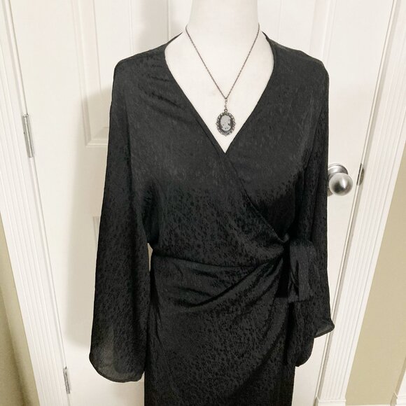 H&M Black silky satin bell sleeve dressing gown ~ MEDIUM LARGE duster dress robe - Picture 3 of 13